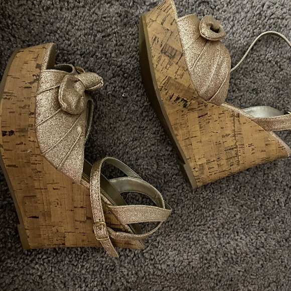 BARELY WORN sparkly high heel wedge shoes size 6-7 EXCELLENT CONDITION!!! - Picture 6 of 7